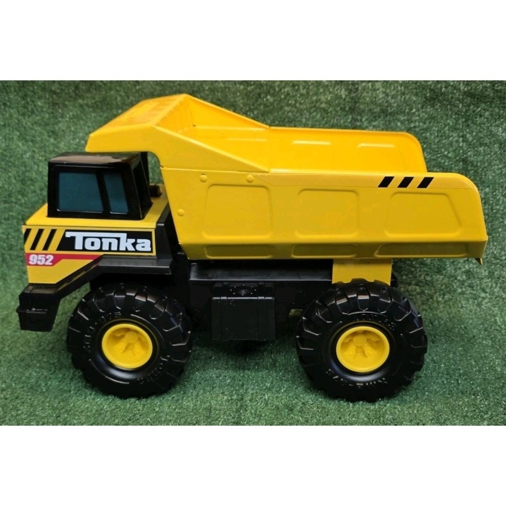 Tonka Classics 952 Mighty Dump Truck Toy Large 17" x 10.5"